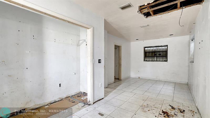 1041 NW 199th St, Miami, FL 33169