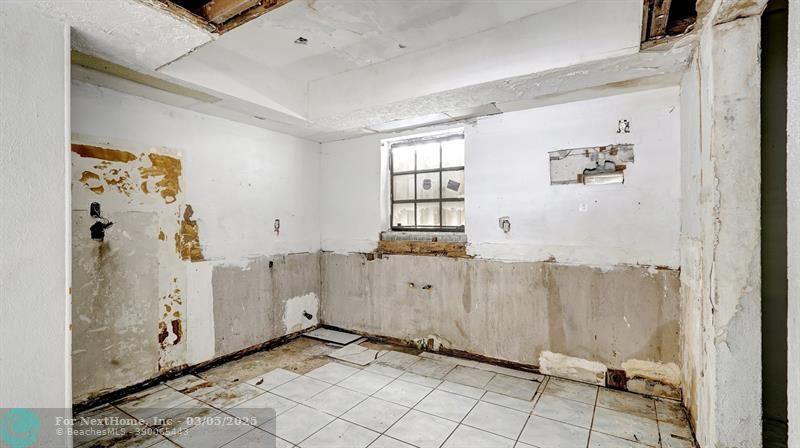 1041 NW 199th St, Miami, FL 33169