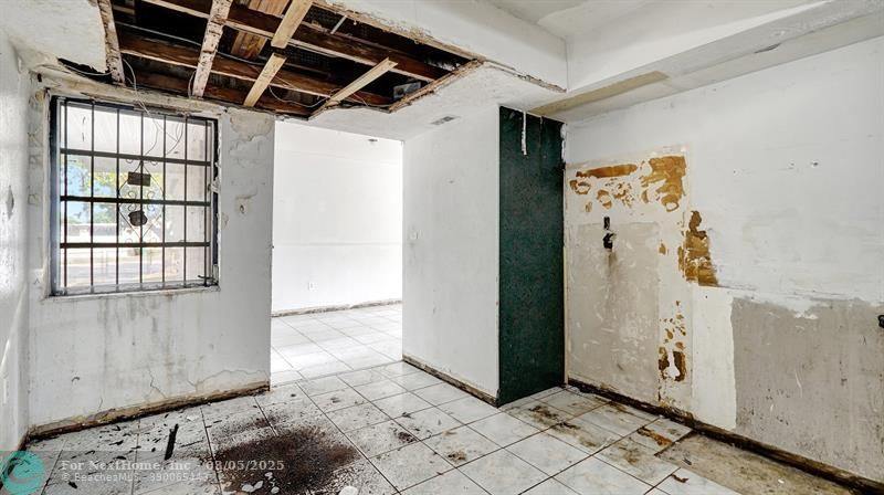 1041 NW 199th St, Miami, FL 33169