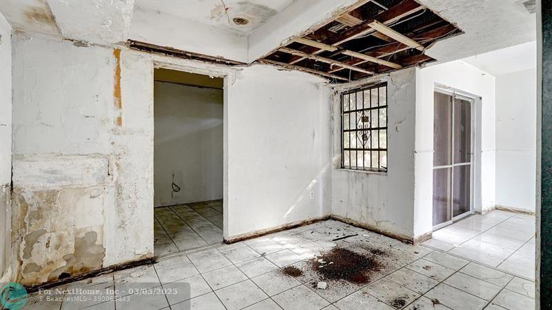 1041 NW 199th St, Miami, FL 33169