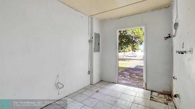 1041 NW 199th St, Miami, FL 33169