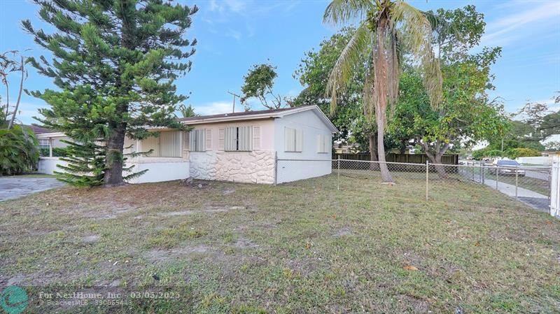 1041 NW 199th St, Miami, FL 33169