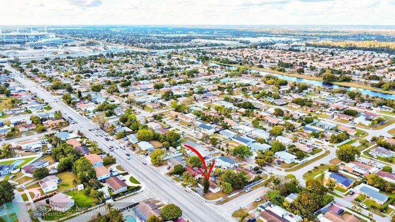 1041 NW 199th St, Miami, FL 33169