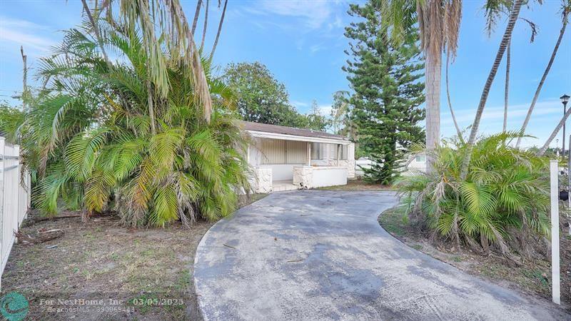 1041 NW 199th St, Miami, FL 33169