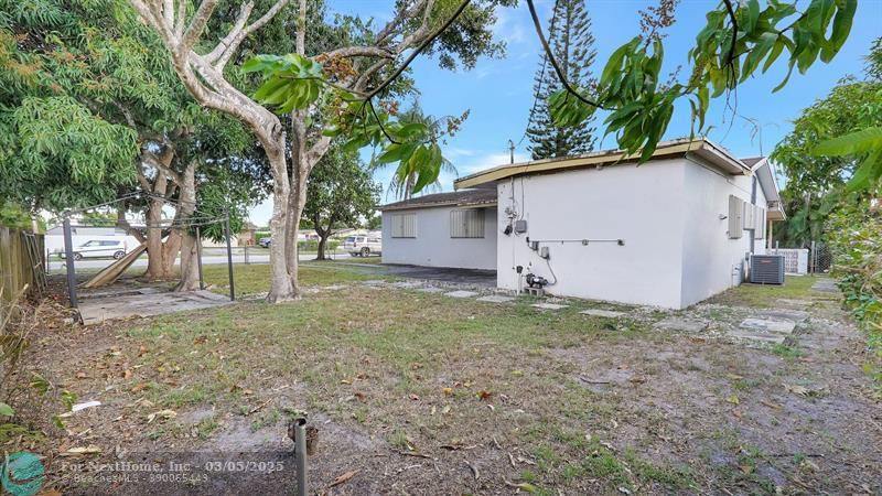 1041 NW 199th St, Miami, FL 33169