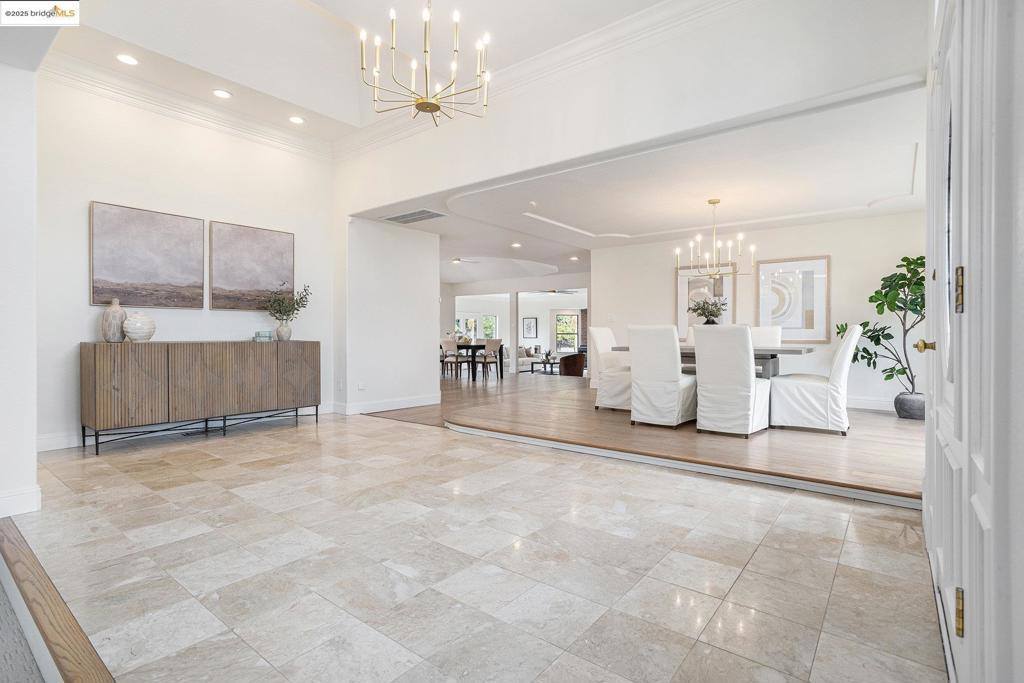 10 Madeira Ct, Oakley, CA 94561