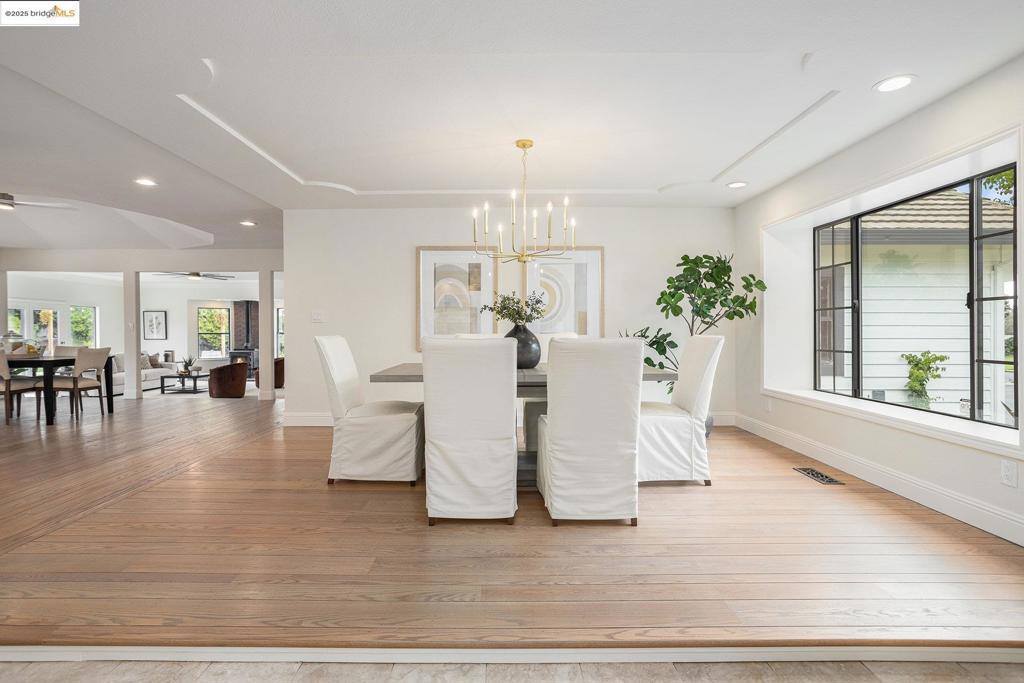 10 Madeira Ct, Oakley, CA 94561