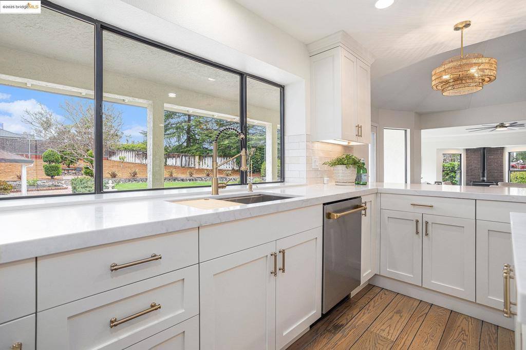 10 Madeira Ct, Oakley, CA 94561