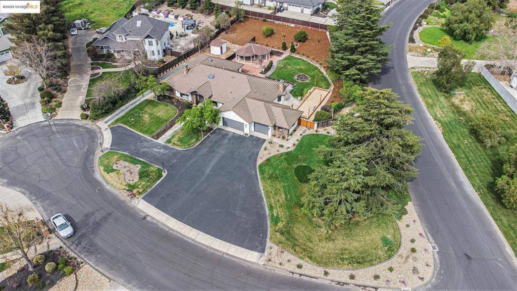 10 Madeira Ct, Oakley, CA 94561