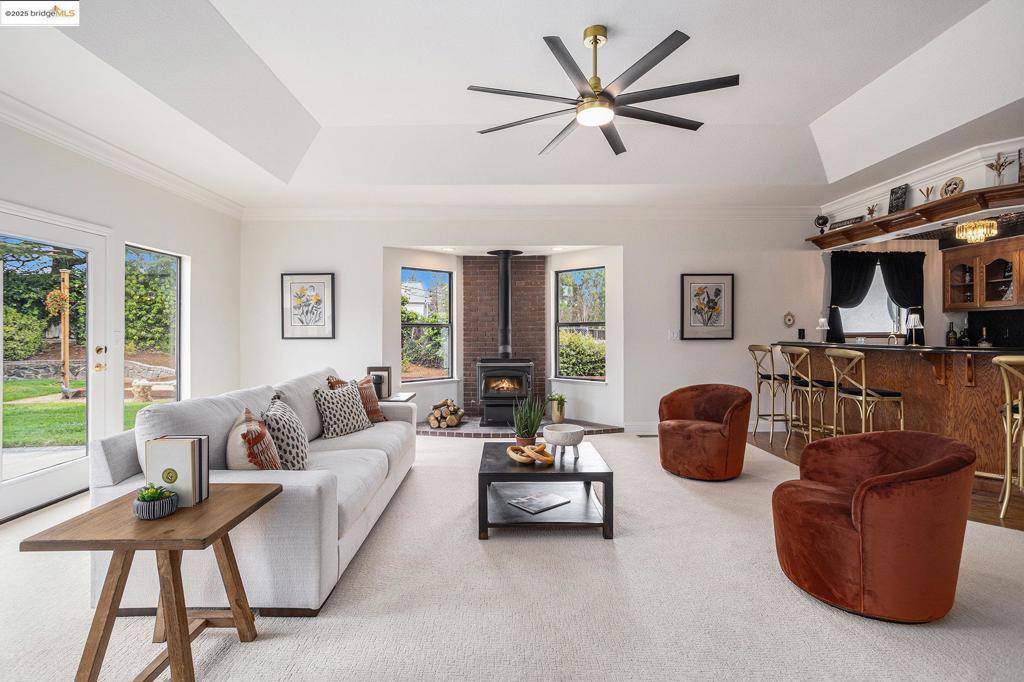 10 Madeira Ct, Oakley, CA 94561