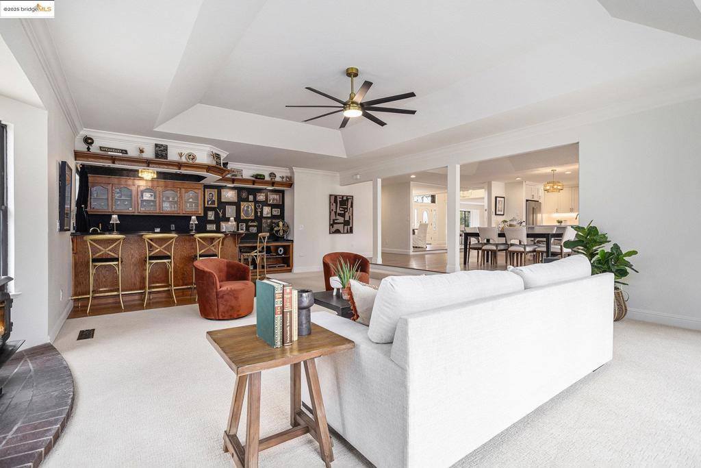 10 Madeira Ct, Oakley, CA 94561