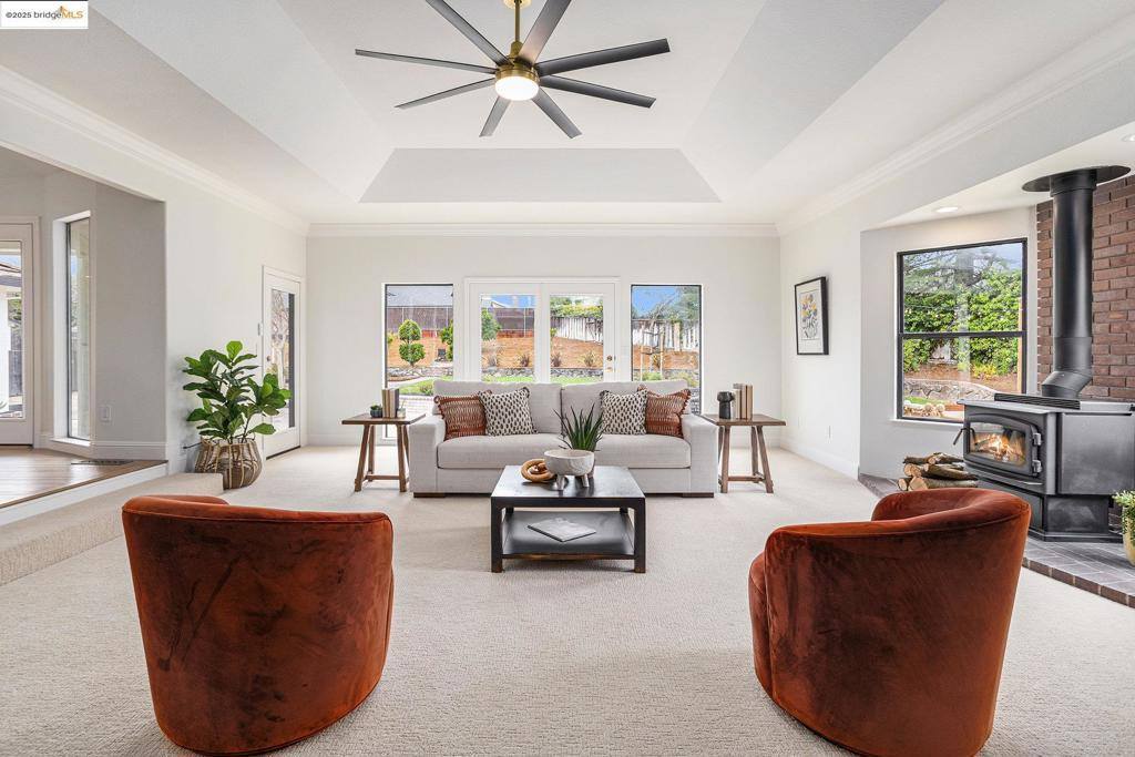 10 Madeira Ct, Oakley, CA 94561