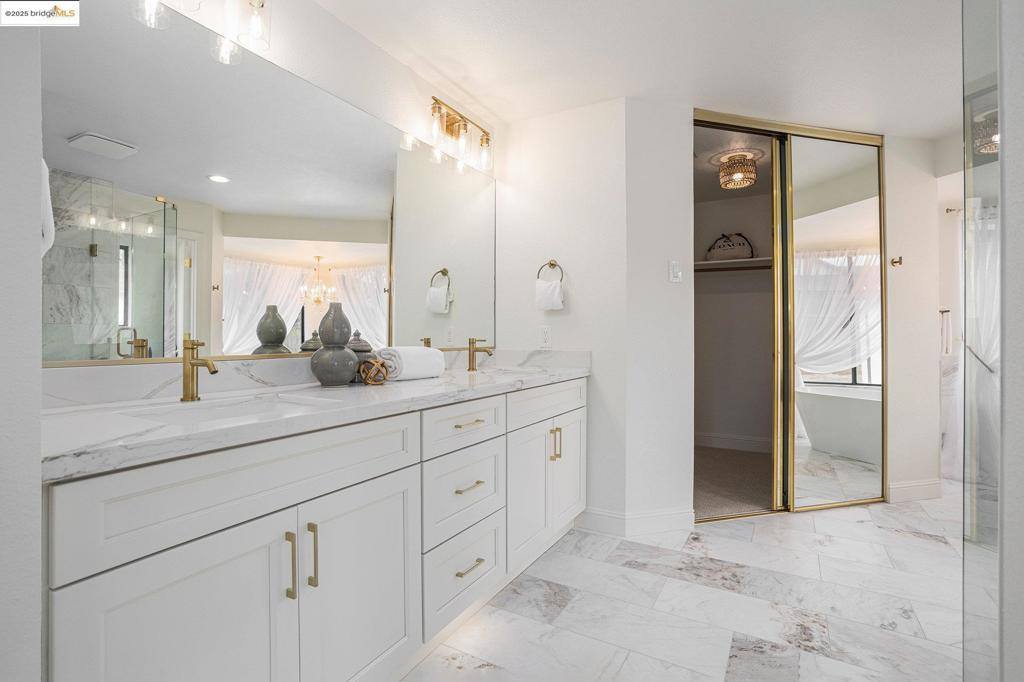 10 Madeira Ct, Oakley, CA 94561