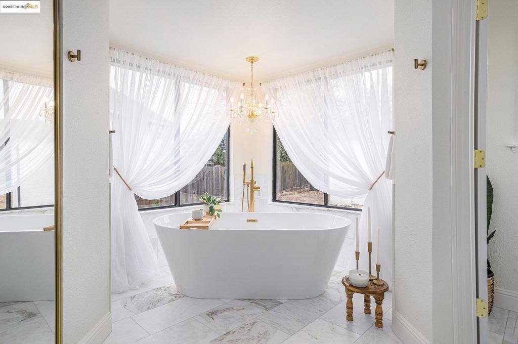 10 Madeira Ct, Oakley, CA 94561