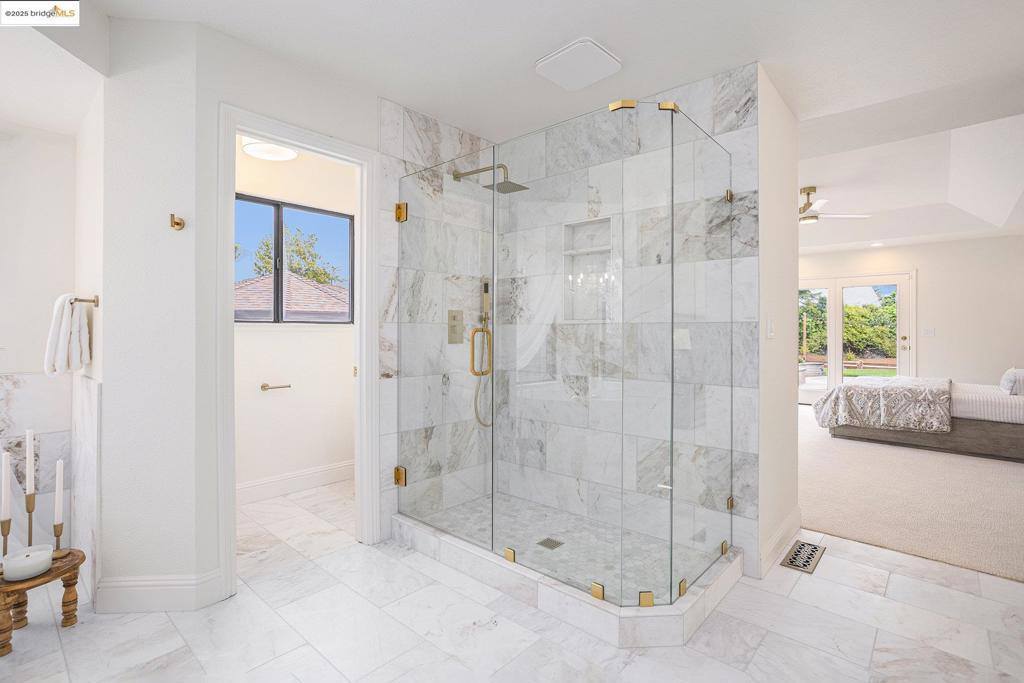 10 Madeira Ct, Oakley, CA 94561