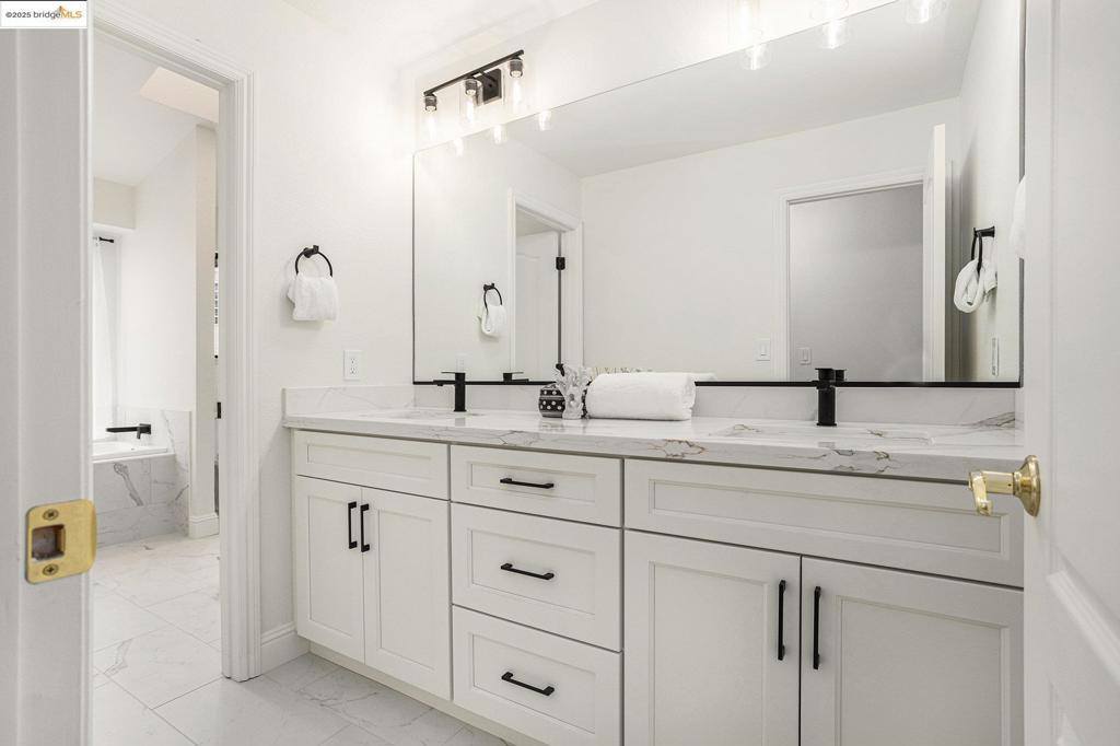 10 Madeira Ct, Oakley, CA 94561