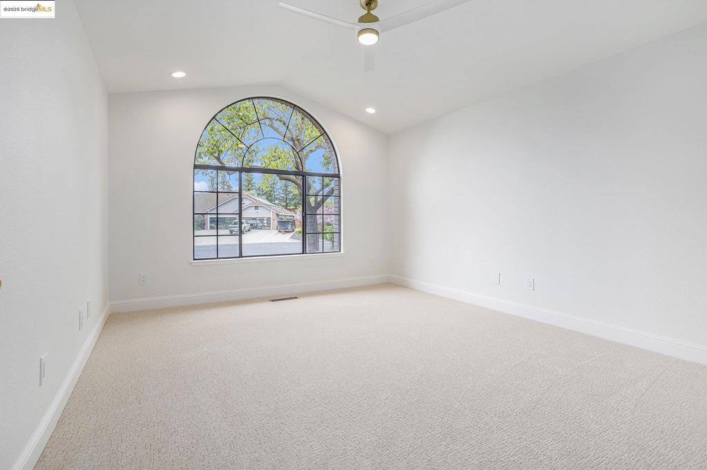 10 Madeira Ct, Oakley, CA 94561