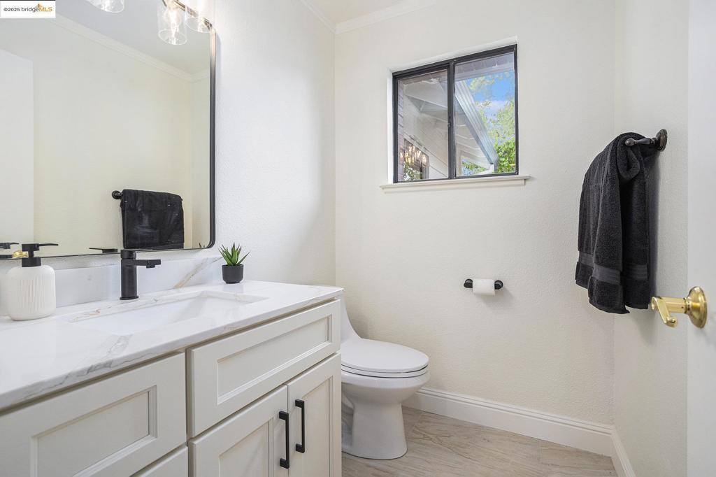 10 Madeira Ct, Oakley, CA 94561