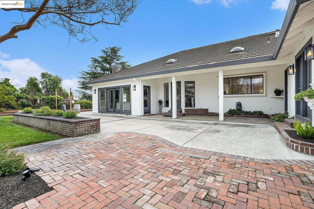 10 Madeira Ct, Oakley, CA 94561