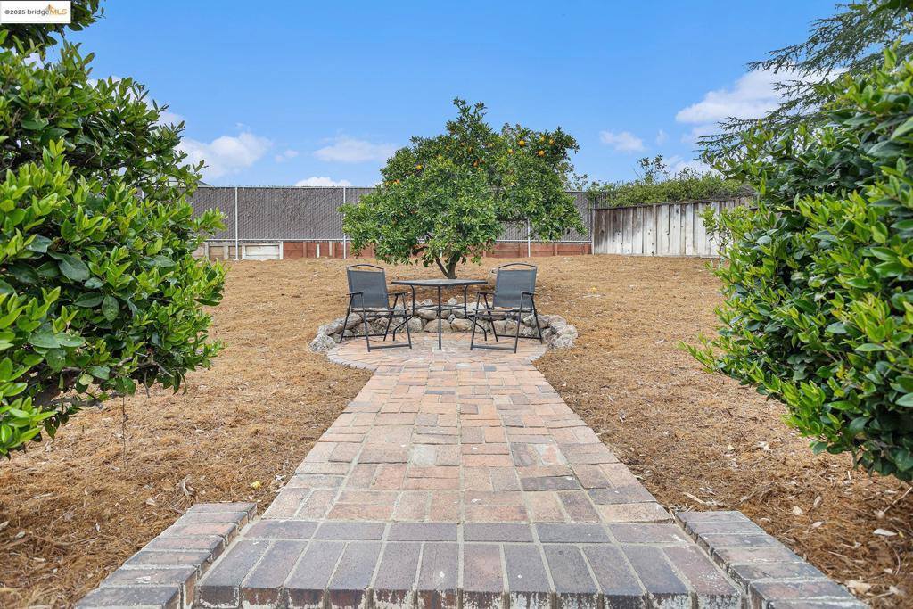 10 Madeira Ct, Oakley, CA 94561