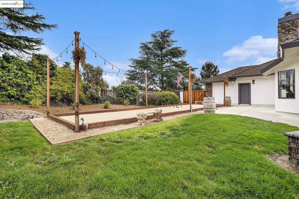 10 Madeira Ct, Oakley, CA 94561