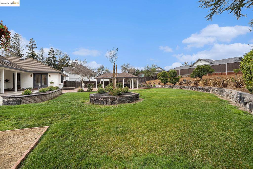 10 Madeira Ct, Oakley, CA 94561