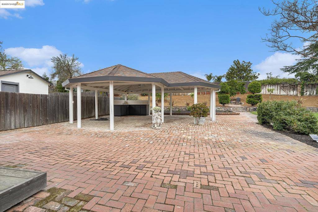 10 Madeira Ct, Oakley, CA 94561