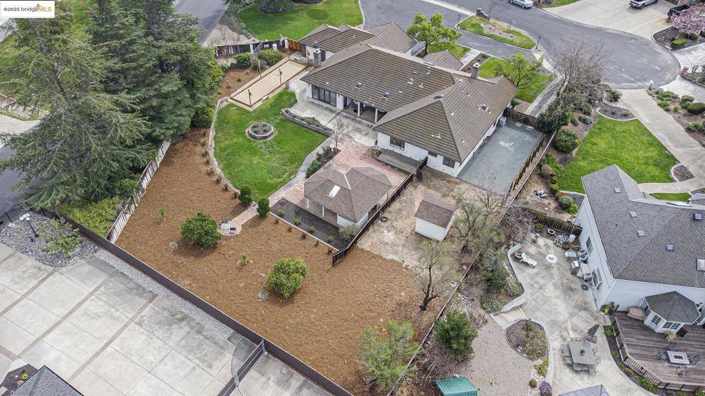 10 Madeira Ct, Oakley, CA 94561