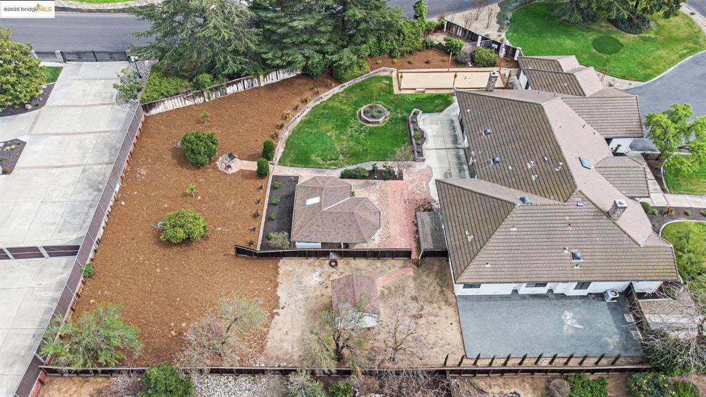 10 Madeira Ct, Oakley, CA 94561