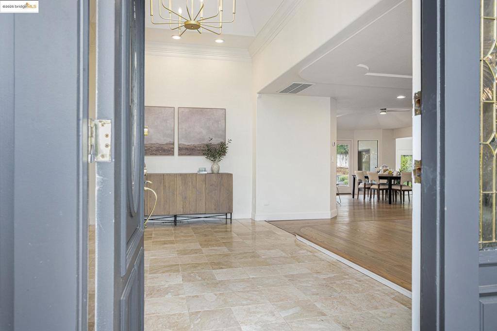 10 Madeira Ct, Oakley, CA 94561