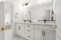 10 Madeira Ct, Oakley, CA 94561