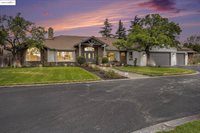 10 Madeira Ct, Oakley, CA 94561