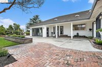 10 Madeira Ct, Oakley, CA 94561