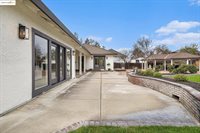 10 Madeira Ct, Oakley, CA 94561