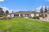 10 Madeira Ct, Oakley, CA 94561