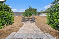 10 Madeira Ct, Oakley, CA 94561