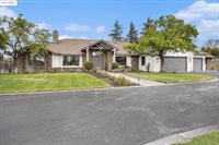 10 Madeira Ct, Oakley, CA 94561