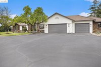 10 Madeira Ct, Oakley, CA 94561