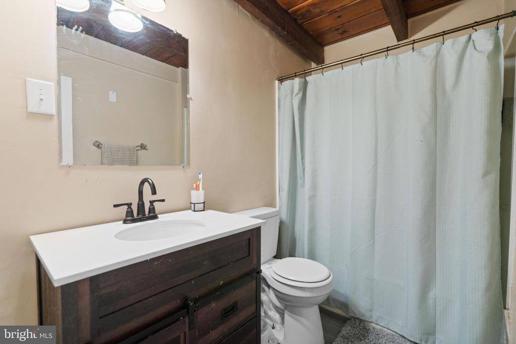 322 Masters Drive, Cross Junction, VA 22625