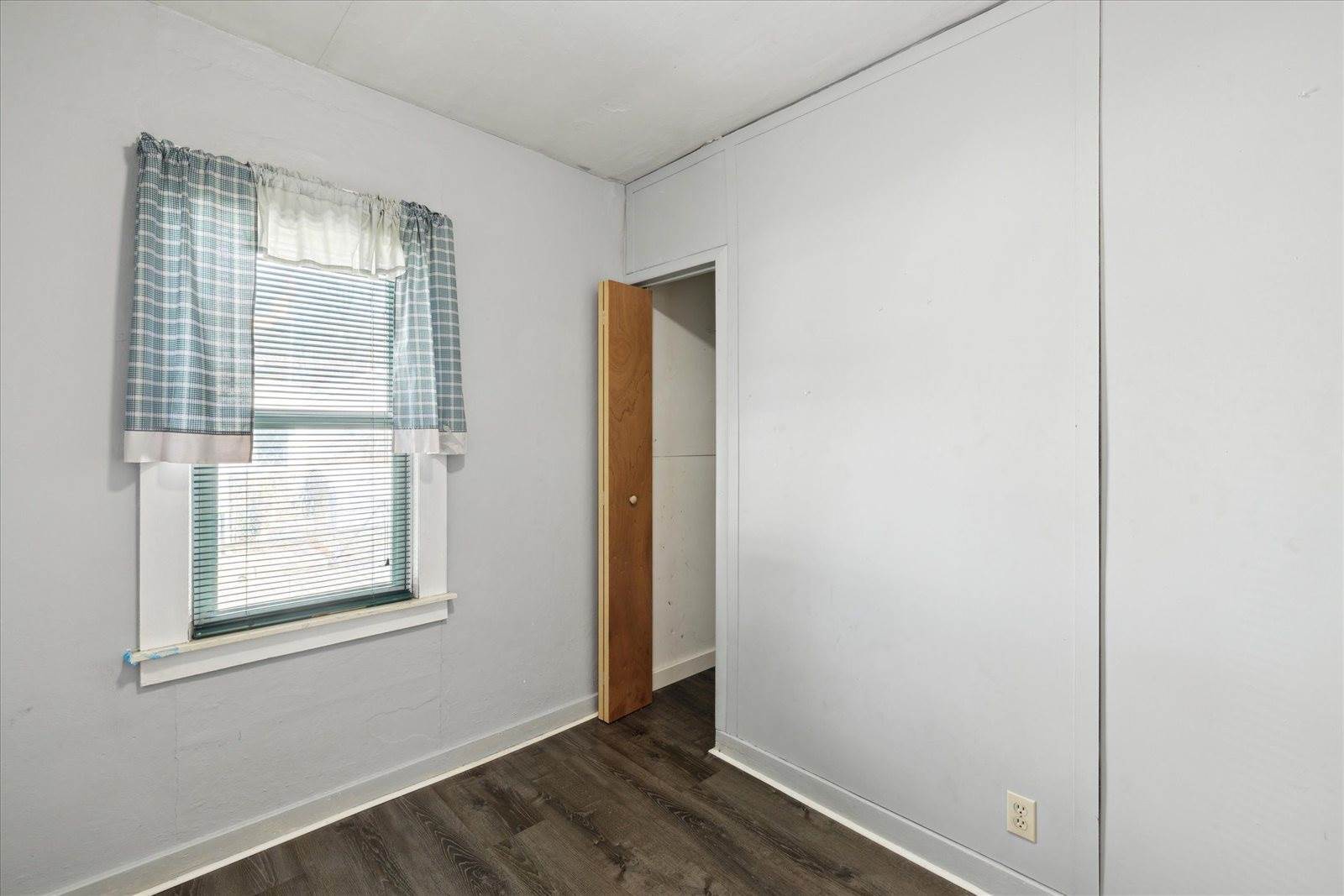 1421 Hughes Avenue, Flint, MI 48503