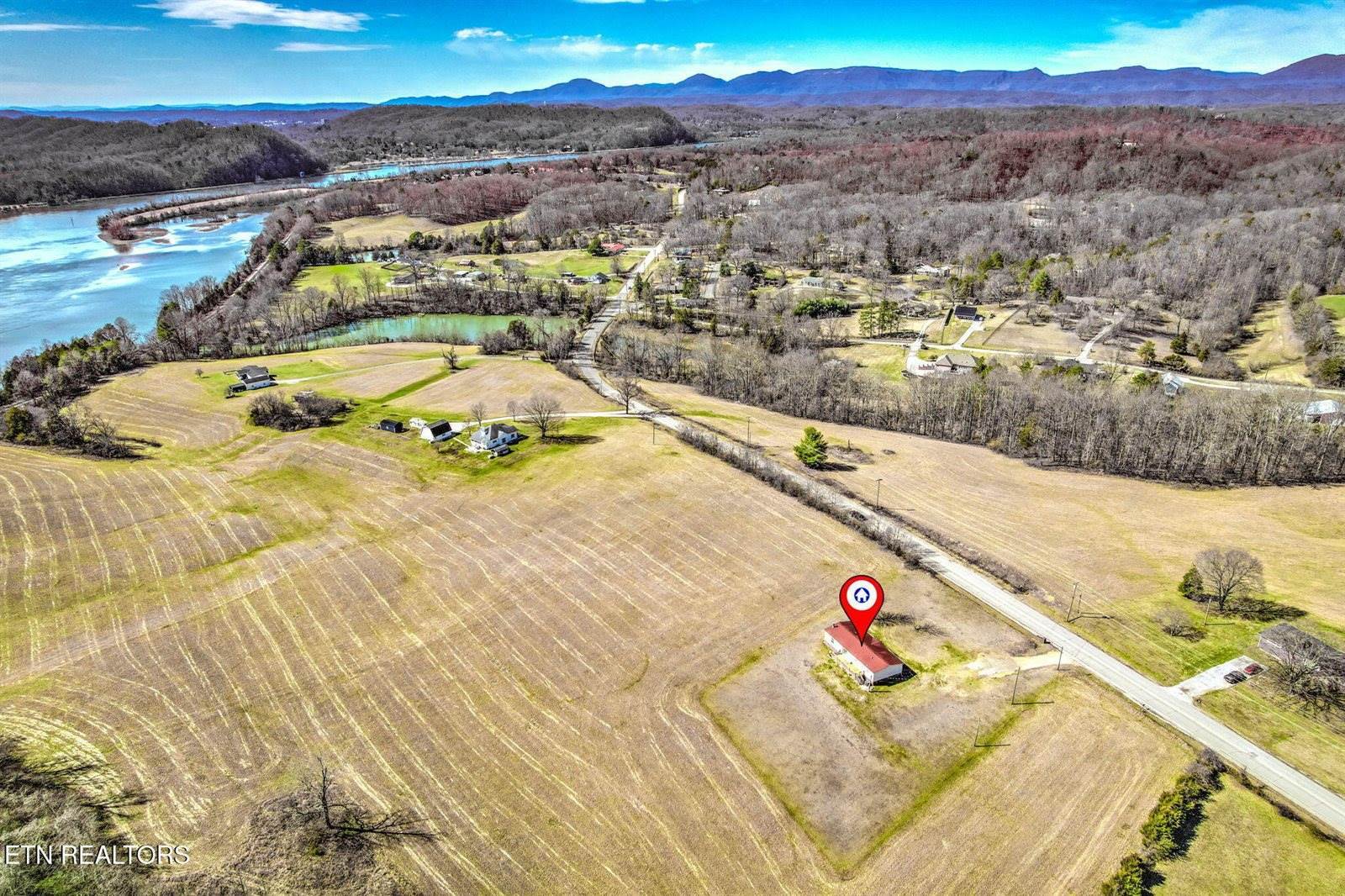 609 Old Emory Rd, Clinton, TN 37716
