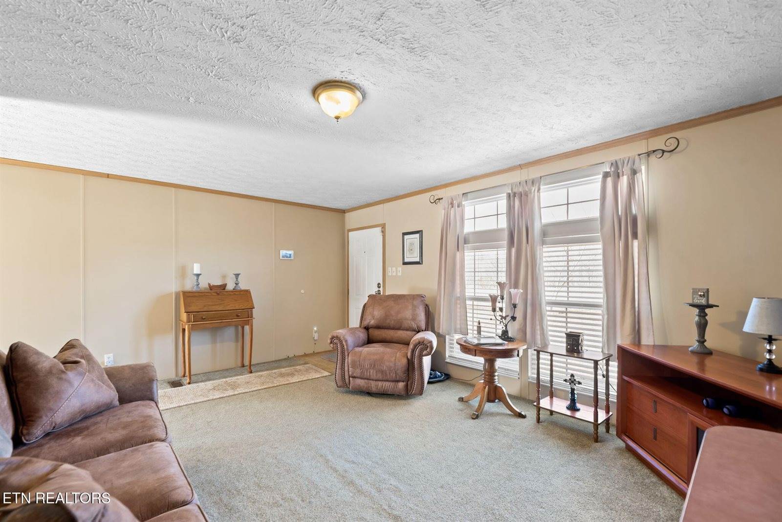 609 Old Emory Rd, Clinton, TN 37716