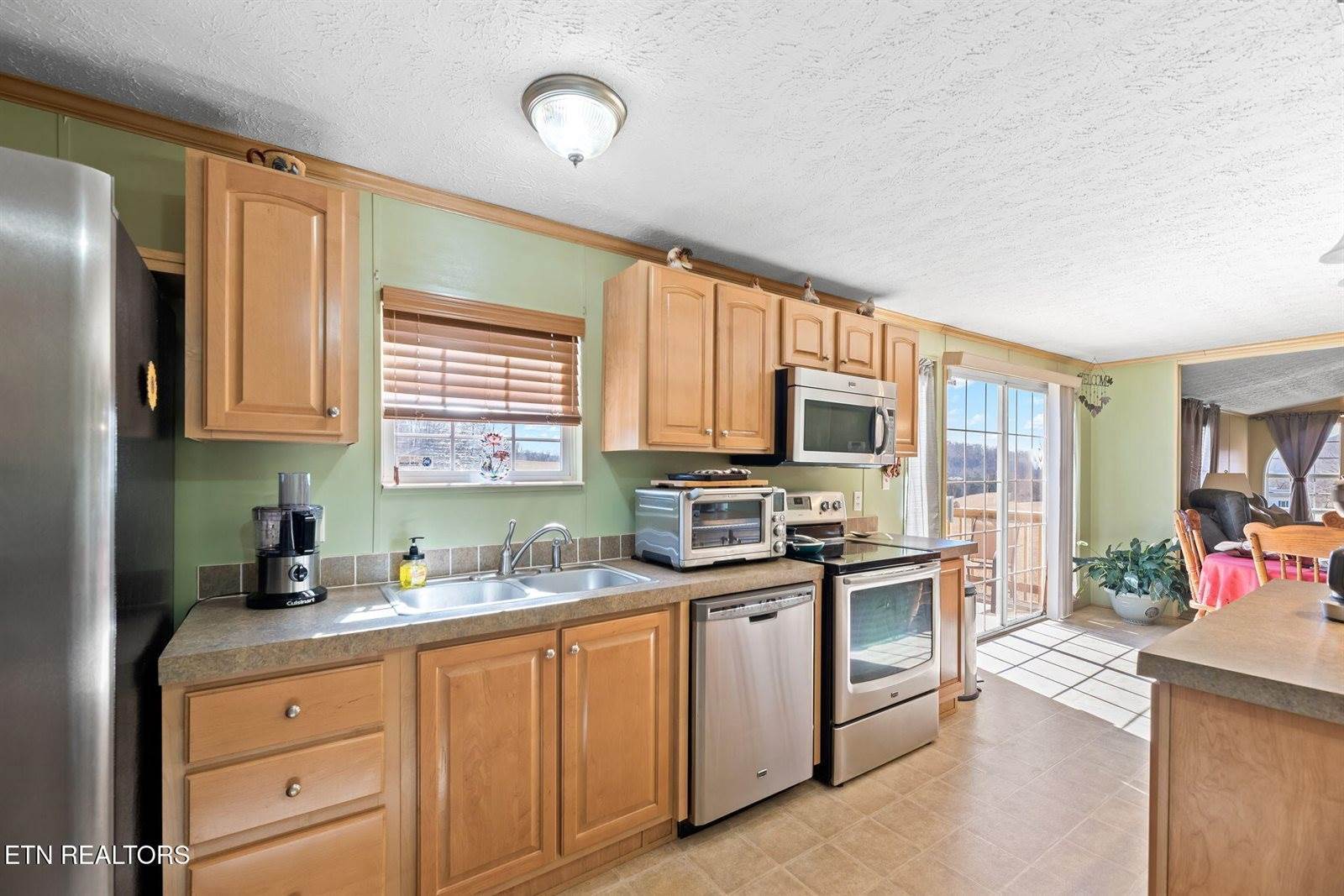 609 Old Emory Rd, Clinton, TN 37716