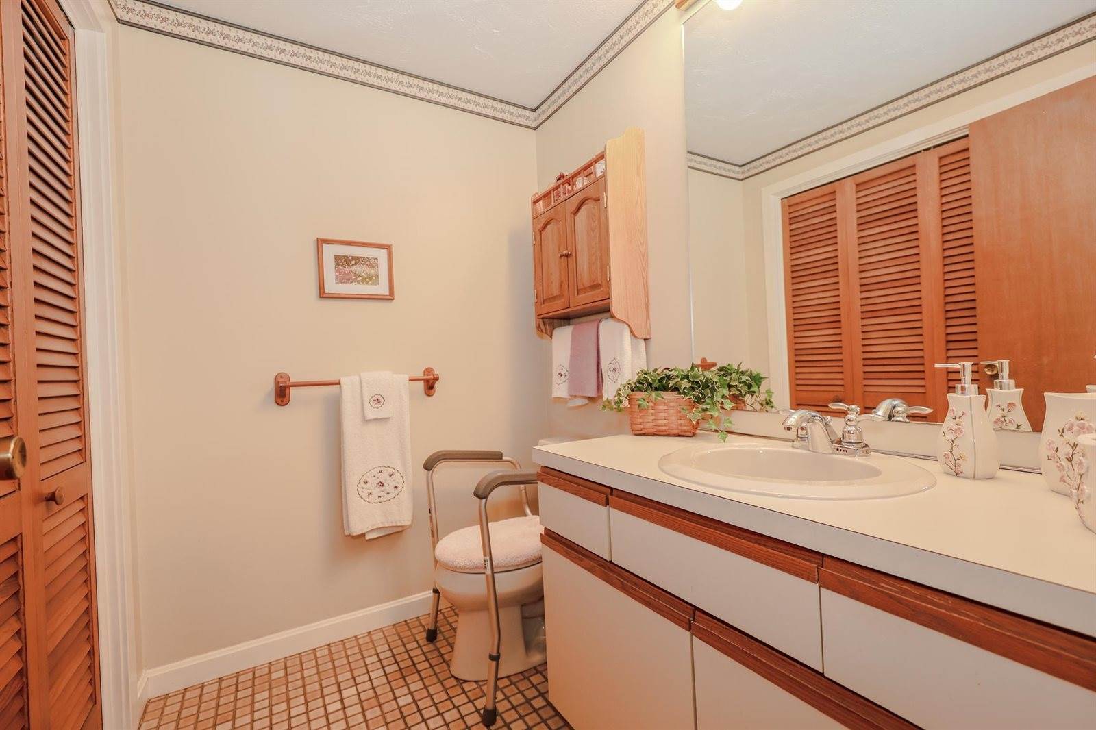 5 Tsienneto Road, Derry, NH 03038