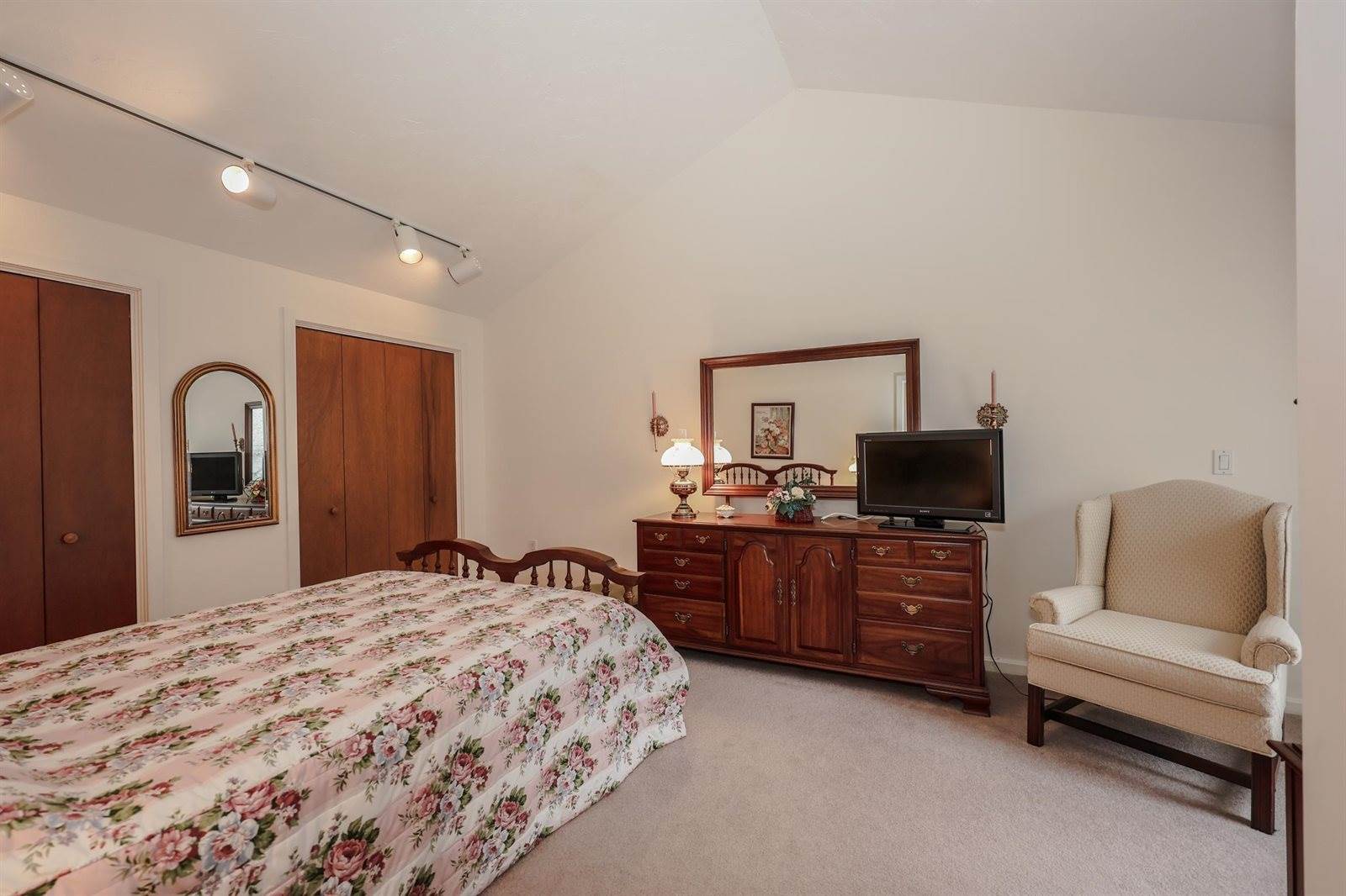 5 Tsienneto Road, Derry, NH 03038