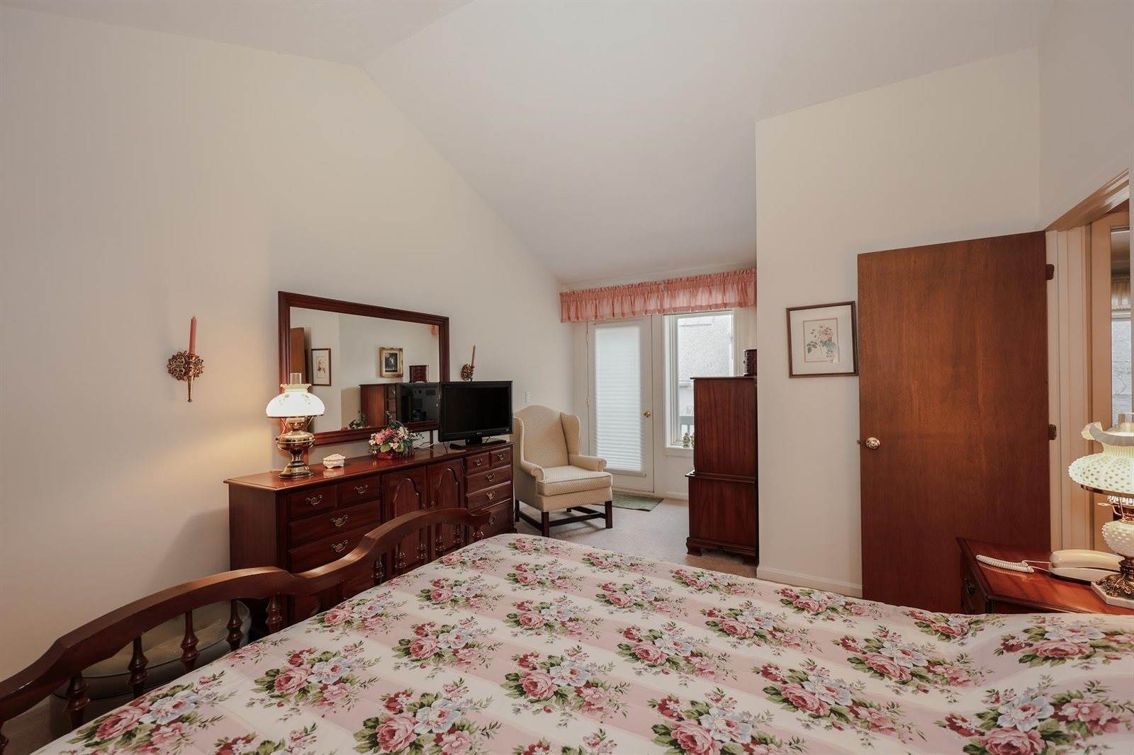 5 Tsienneto Road, Derry, NH 03038