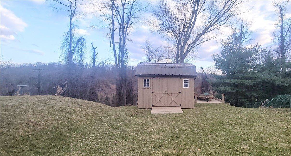 143 Landsdowne Dr, Penn Hills, PA 15147