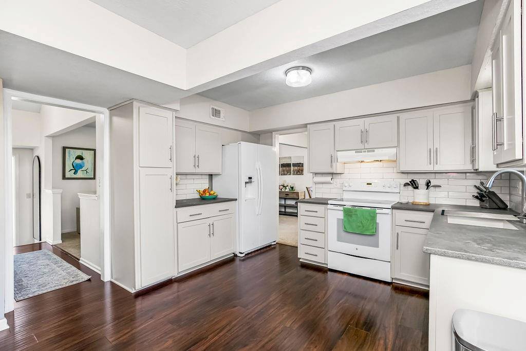 13014 West 102ND Street, Lenexa, KS 66215