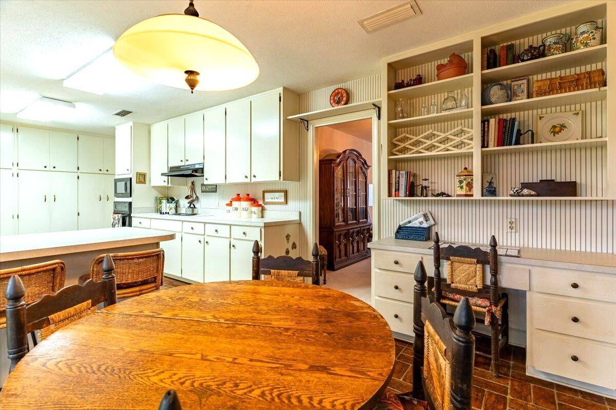 604 NE Merioneth Drive, Fort Walton Beach, FL 32547