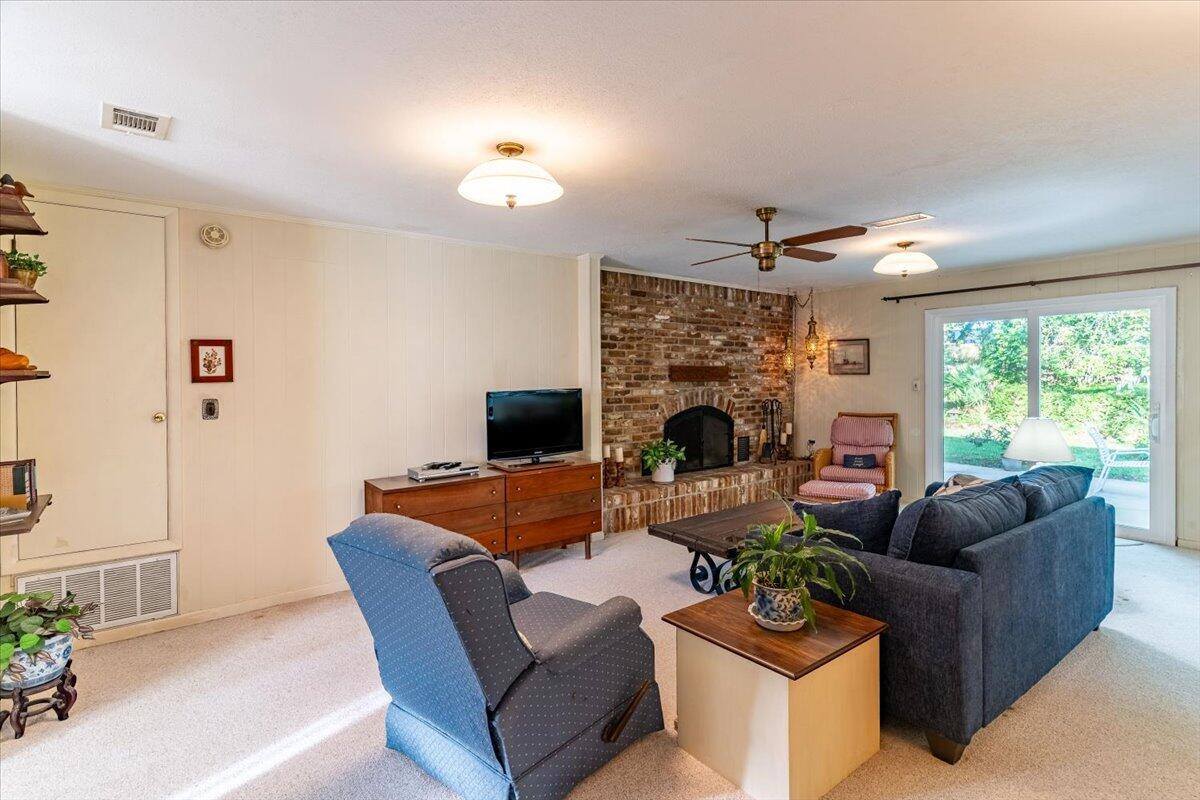 604 NE Merioneth Drive, Fort Walton Beach, FL 32547